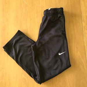Boy’s Nike therms-fit athletic pants size large